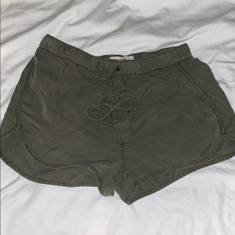 Women’s Pistola army color shorts with tie